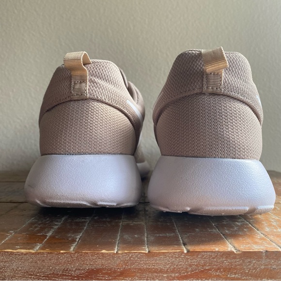 Nike mens Roshe 1 Sand White sneakers size 10.5 - Picture 7 of 12